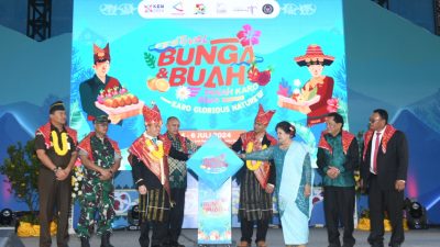 Pj Gubernur Agus Fatoni Sebut Festival Bunga dan Buah Jadi Momentum Banggakan Budaya Karo di Kancah Internasional