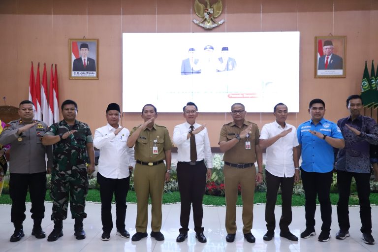 Launching Beasiswa Pintar, Pj Bupati Bekasi Harapkan Anak Bekasi Sekolah Sampai Perguruan Tinggi