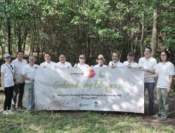 The Westin Jakarta dan Siji Art Management Gelar Aksi Penanaman Mangrove dari Lelang Lukisan