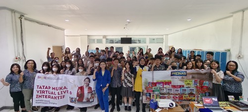 Membangun Kepercayaan Diri dalam Public Speaking di SMP Pelita Kasih bersama Coach Priska Sahanaya, PRONAS dan SINOTIF