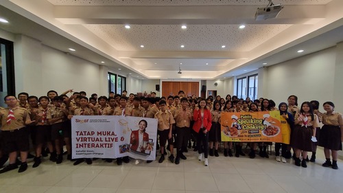 Priska Sahanaya Bersama PRONAS dan SINOTIF Mengajarkan Public Speaking Inspiratif di SMP Santo Andreas