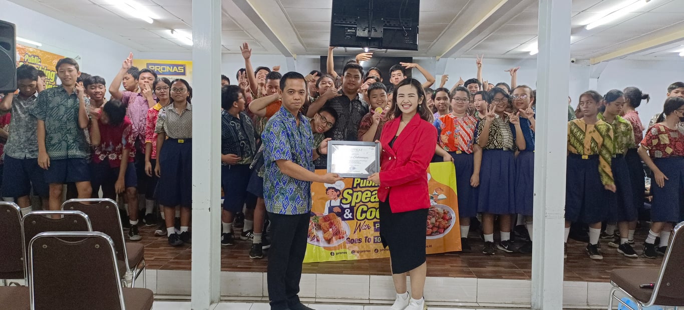 Priska Sahanaya Memaksimalkan Kemampuan Siswa SMP KASIH BAGI BANGSA Melalui Seminar Public Speaking & Keseruan Bersama PRONAS