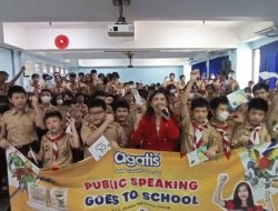 Priska Sahanaya Bersama AGATIS Memberikan Training Public Speaking di SD Santo Yakobus