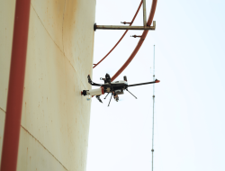 Meningkatkan Keamanan NDT di Industri Oil & Gas dengan Drone Inspeksi Voliro T