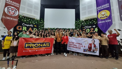 Coach Priska Sahanaya Serukan Semangat Belajar Public Speaking di SMP Makarios Bersama PRONAS dan SINOTIF