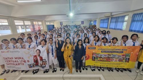 Coach Priska Sahanaya Mengajarkan Tips Public Speaking Bersama PRONAS, SINOTIF dan AGATIS di SD dan SMA Tarakanita 1