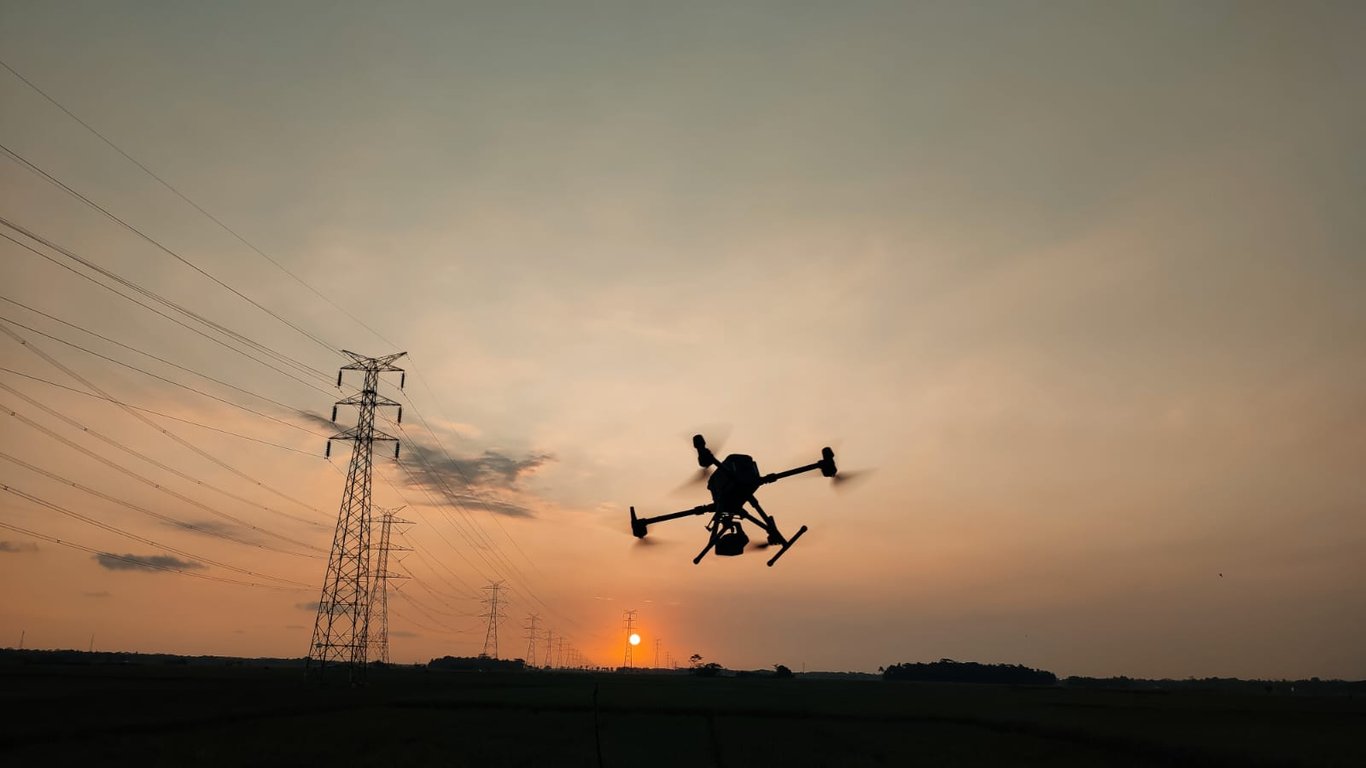 Efisiensi Inspeksi Jaringan Listrik: Terra Drone Indonesia Inspeksi ROW dan Tower SUTET di PLN Wilayah Kerja UPT Salatiga