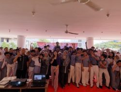 Coach Priska Sahanaya Menjelaskan Pentingnya Kepercayaan Diri dalam Public Speaking di SMK Bank Dagang Negara