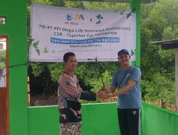 PFI Mega Life bersama LindungiHutan Tanam Mangrove di Pantai Bahagia Bekasi