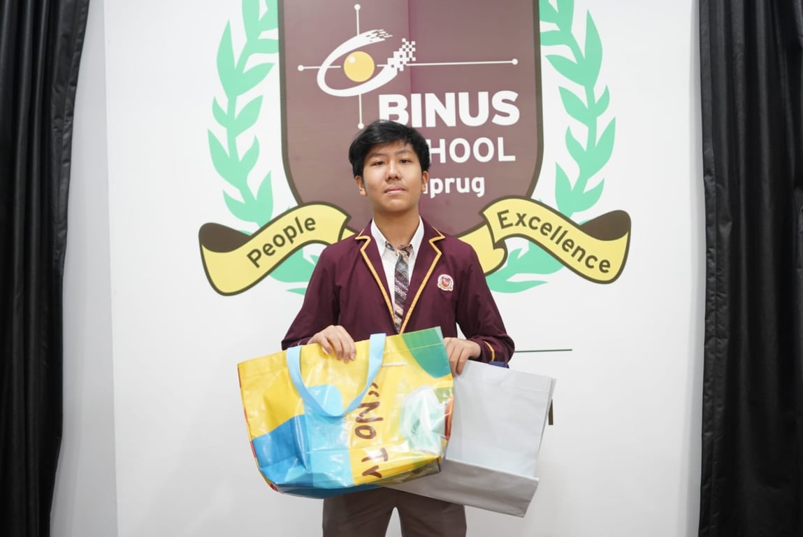 Inisiatif Siswa BINUS SCHOOL Simprug Daur Ulang Spanduk Bekas untuk Kebutuhan Anak Sekolah di Sumba, NTT