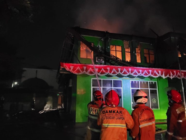 Kebakaran Hanguskan  Kantor Kemenag Kota Bandar Lampung