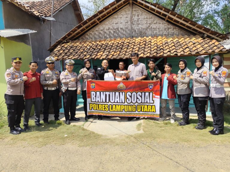 Gandeng Mahasiswa dan Media , Polres Lampung Utara Salurkan Bansos Kepada Warga Kurang Mampu