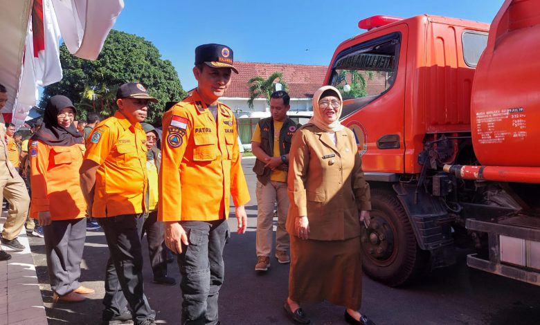 Tujuh Kecamatan meliput 18 desa,Mengalami Kekeringan " BPBD Dropping Air Bersih di Kabupaten Lumajang