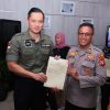 Pastikan Layanan Kementerian ATR/BPN Selalu Hadir, Menteri AHY Tinjau Layanan Tanah Akhir Pekan dan Serahkan Sertipikat Tanah Elektronik