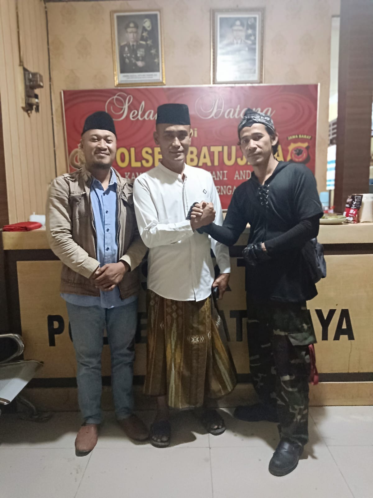 Aliansi Wartawan Indonesia Bangkit Bersama AWIBB, Sambangi Kapolsek Batujaya AKP H.Ruslani SH