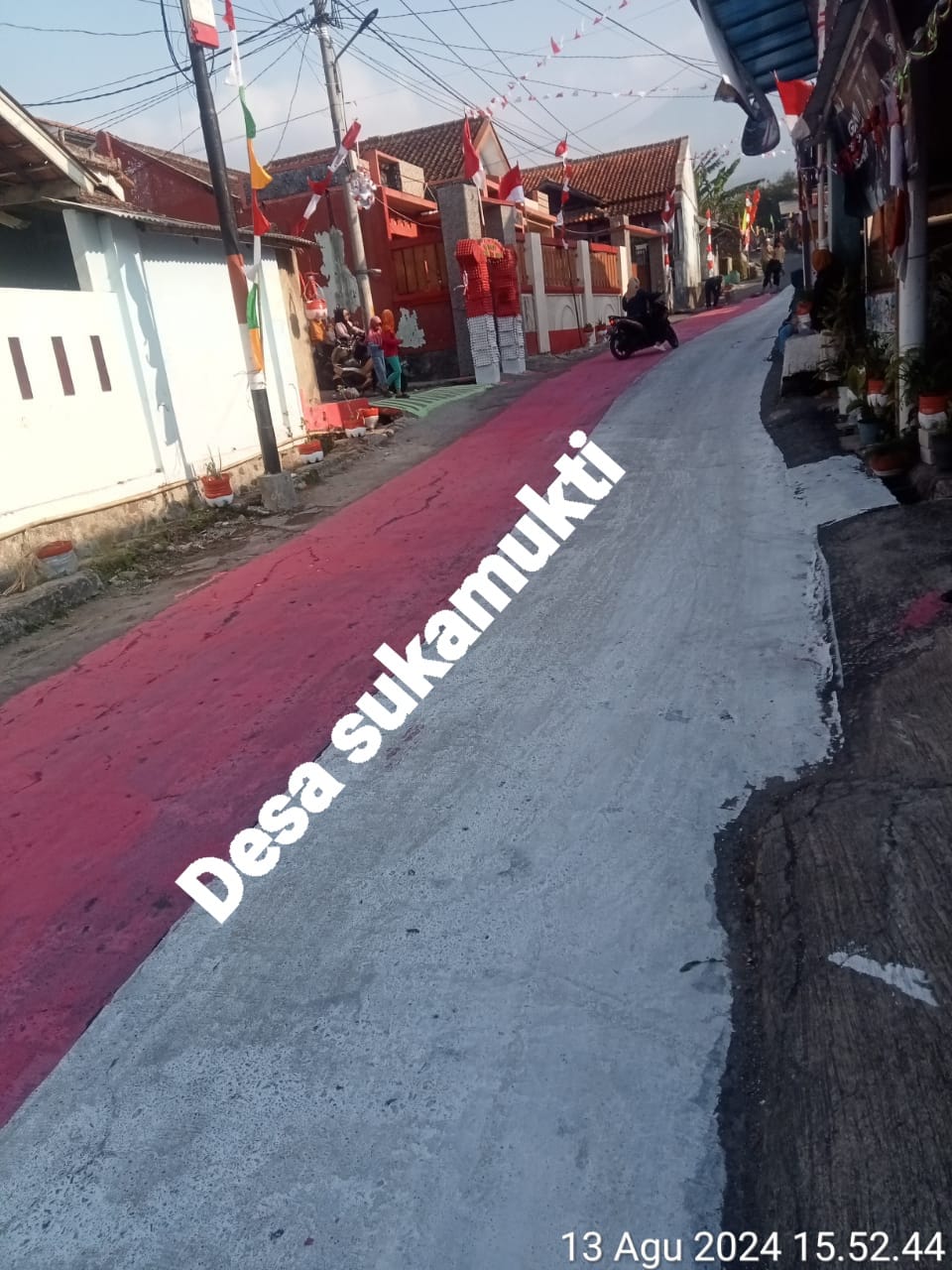 Viral.!!! Poto Jalan Berwarna Merah Putih Menjadi Perbincangan.