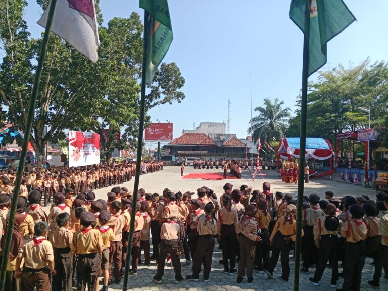 Upacara Memperingati Hari Pramuka ke-63 Berlangsung di Halaman Kantor Camat Penukal, Desa Babat