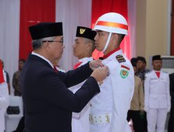 Pj. Wali Kota Cimahi Kukuhkan Paskibra Kota Cimahi Tahun 2024