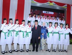 Pj. Wali Kota Cimahi Kukuhkan Paskibra Kota Cimahi Tahun 2024