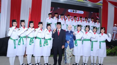 Pj. Wali Kota Cimahi Kukuhkan Paskibra Kota Cimahi Tahun 2024