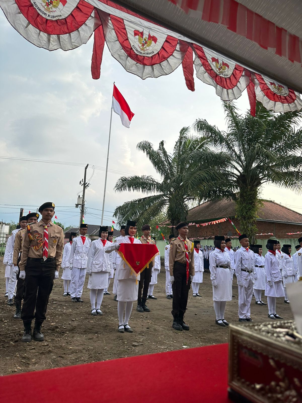 Penurunan Bendera Merah Putih Desa Air Itam Timur Berjalan Lancar Dan Khidmat