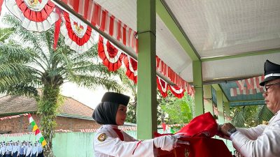 Penurunan Bendera Merah Putih Desa Air Itam Timur Berjalan Lancar Dan Khidmat