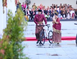 Menangkan Busana Adat Terbaik pada Upacara Penurunan Bendera Sang Merah Putih, Menteri AHY: Tradisi yang Baik untuk Lestarikan Budaya*