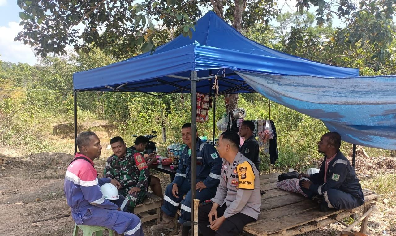 Dalam Rangka Mempererat Silaturahmi dan Menjaga Keamanan Serta ketertiban Masyarakat (Kamtibmas), Polsek Talang Ubi Menggelar kegiatan Jum'at Curhat