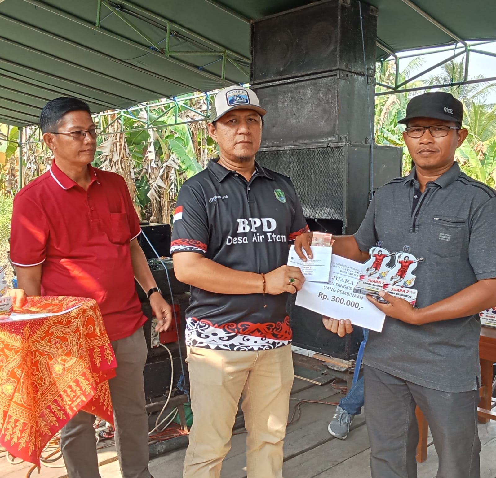 Dalam Rangka Memperingati HUT RI Ke -79 Pemerintah Desa Air Itam Bagikan Hadiah Pemenang Lomba