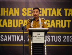 Pj Bupati Garut Barnas Adjidin mengajak seluruh elemen masyarakat untuk mendukung pelaksanaan Pemilihan Kepala Daerah Pilkada Kabupaten Garut 2024