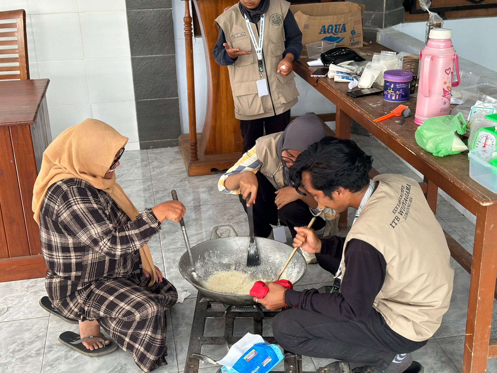 Inovasi Susu Bubuk Kambing Etawa, Kkn Itb Widyagama Buka Peluang Baru Bagi Peternak Di Desa Kandang Tepus