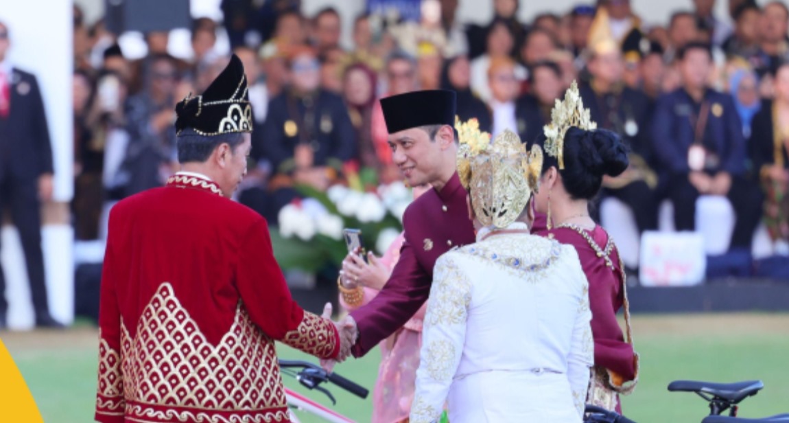 Menangkan Busana Adat Terbaik pada Upacara Penurunan Bendera Sang Merah Putih, Menteri AHY: Tradisi yang Baik untuk Lestarikan Budaya