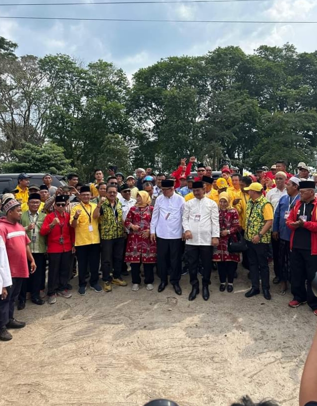 3 Ribuan Massa Saksikan Deklarasi Di Posko Kemenangan dan Hantarkan Paslon (Asri Ag-Irwan ST) Calon Bupati dan Calon Wakil Bupati PALI Ke Kantor KPU PALI