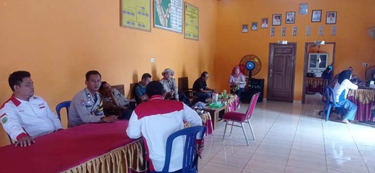 PLH Kapolsek Penukal Abab Menggelar kegiatan Jum’at Curhat di Desa Prambatan