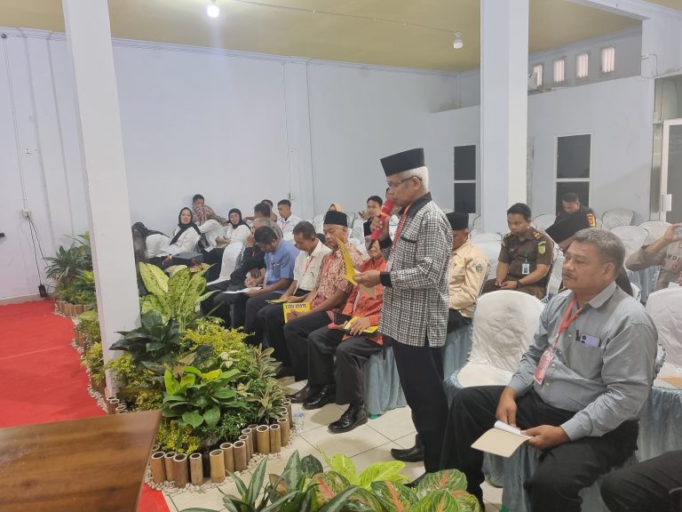 Warga Antusias kedatangan Kapolres PALI Beserta Jajaran Penting Lainnya Dalam kegiatan Jumat Curhat