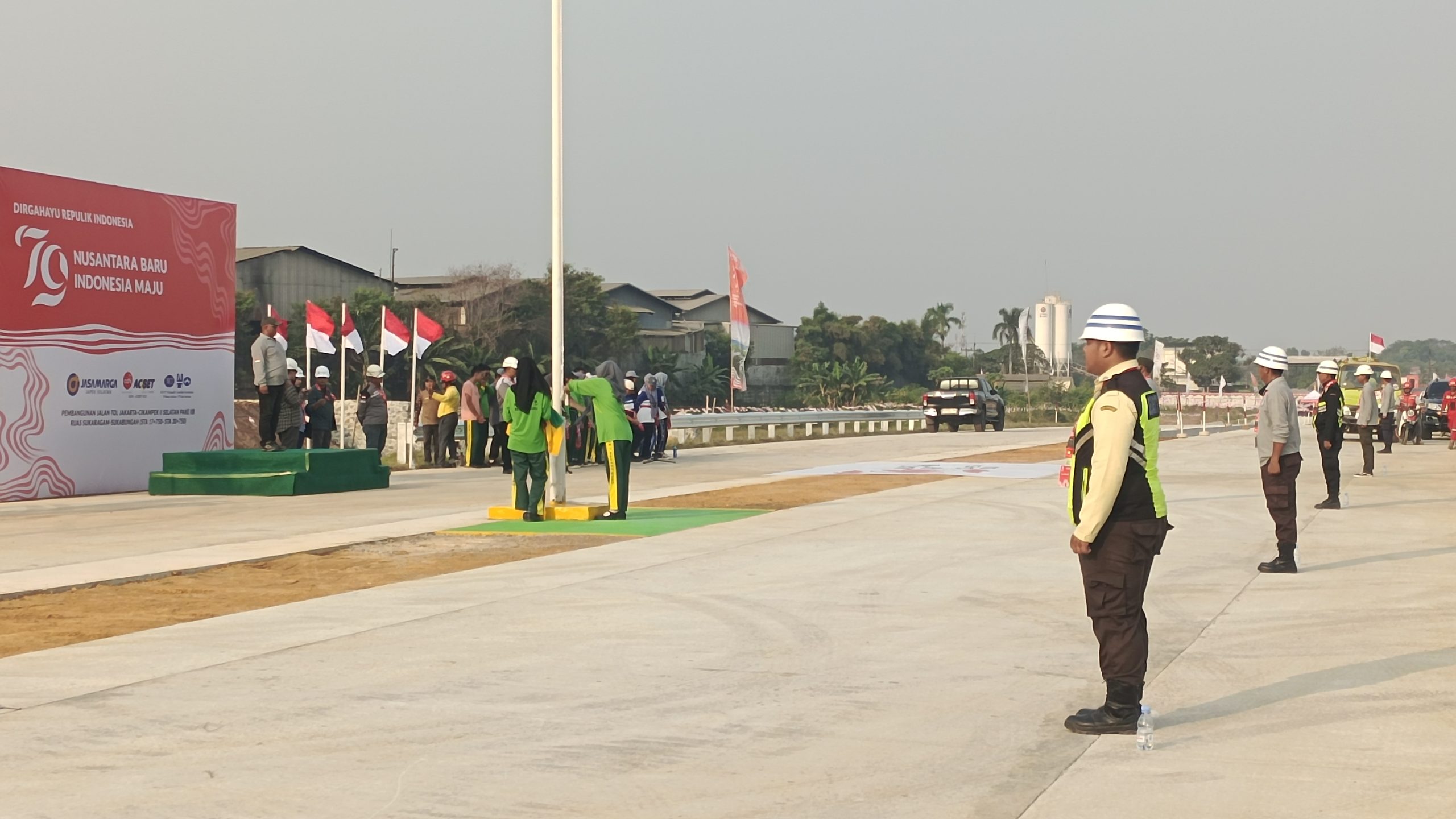 Gladi Bersih Persiapan Upacara HUT RI ke -79 PT Adhi Acset KSO di Area Tol Japek II Selatan