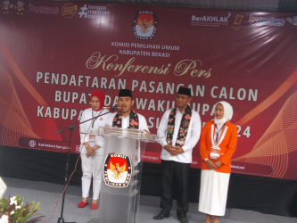 Pasangan Ade Kuswara Kunang S.H Dan Dr.Asep Surya Atmaja Mendaftar Ke KPU Sebagai Calon Bupati, Wakil Bupati Kabupaten Bekasi