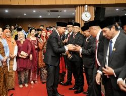 50 Anggota DPRD Kota Bandung Periode 2024-2029 Resmi Dilantik, Bey Machmudin Beri Ucapan Selamat