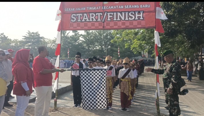 Pemerintah Kecamatan Serang Baru Menggelar Lomba Gerak Jalan Dalam Rangka Menyambut HUT RI ke 79 dan Hari Jadi Kabupaten Bekasi ke 74