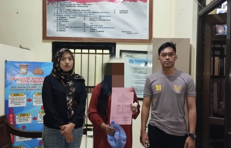 Satreskoba Polres Bondowoso Berhasil Mengamankan Seorang Wanita yang Diduga Edarkan Sabu