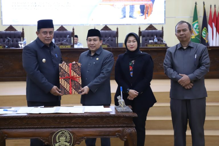 DPRD Gelar Paripurna Penandatanganan Nota Kesepakatan Rancangan Perubahan KUA-PPAS Tahun Anggaran 2024