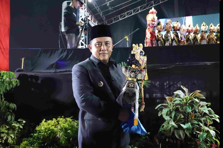 Wayang Golek Giriharja 5 Tutup Rangkaian Hari Jadi Kabupaten Bekasi ke-74