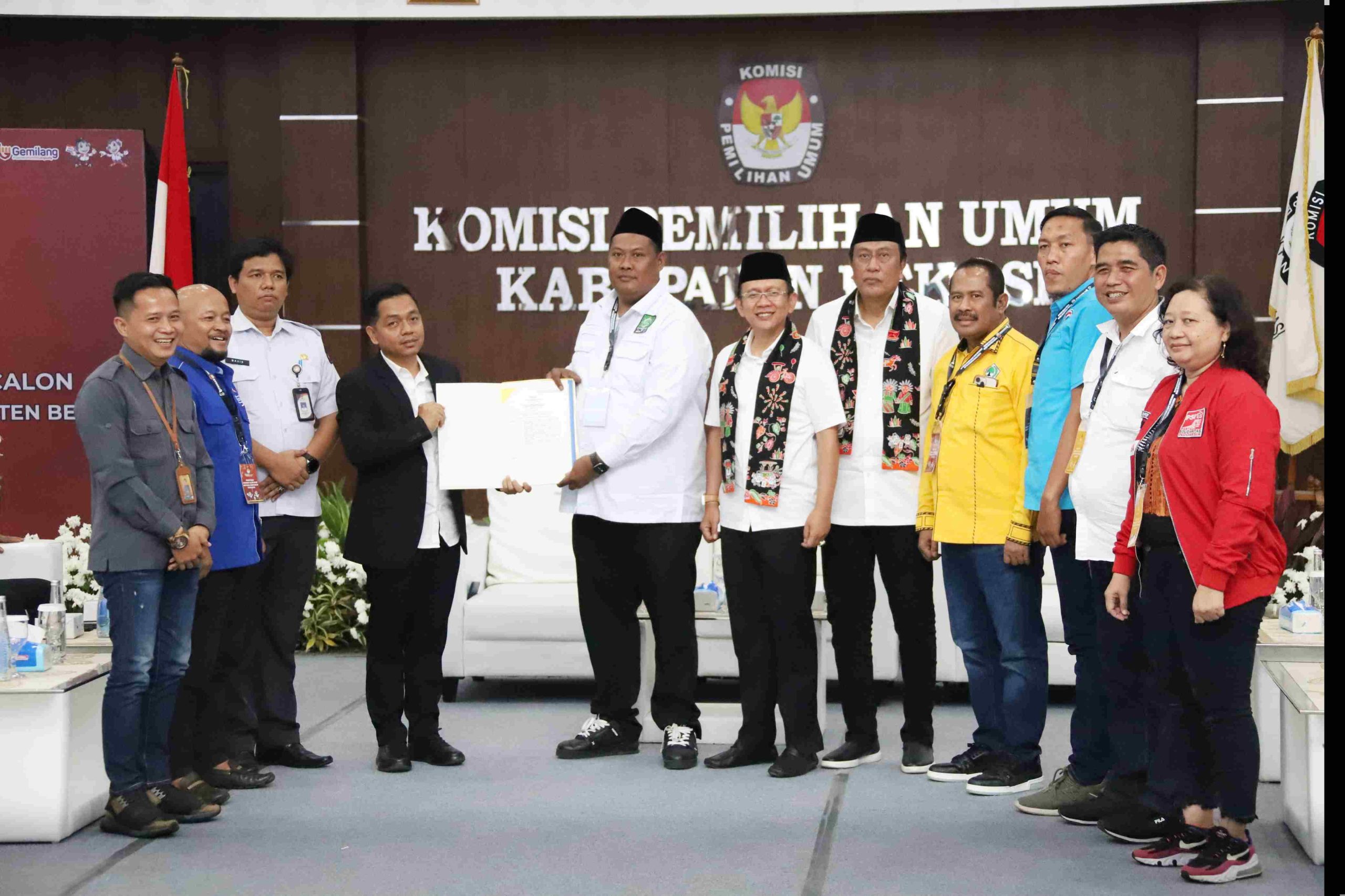 KPU Terima Pendaftaran Dani Ramdan-Romli HM sebagai Bakal Calon Bupati dan Wabup Bekasi di Pilkada 2024