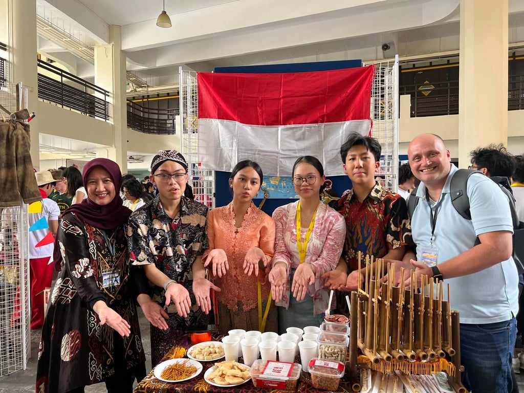 Asah Jiwa Kepemimpinan, Siswa-siswi BINUS SCHOOL Education Wakili Indonesia di HC-APYLS 2024 Singapura