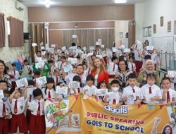 Priska Sahanaya Mengajarkan Public Speaking Bersama AGATIS di SD Kasih Immanuel Taman Surya dan Taman Palem