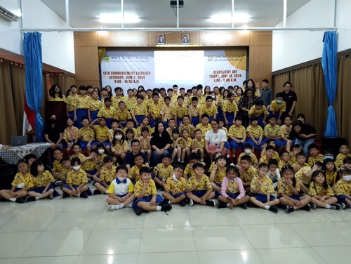 Pelatihan Public Speaking Bersama pembicara luar biasa Priska Sahanaya Dan Agatis di SD Holy Angels