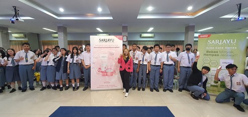 Foto Kebersamaan Coach Priska Sahanaya bersama Peserta Workshop SMA Kanaan setelah melakukan kegiatan bersama MARTHA TILAAR. Sumber : Dok Pribadi.