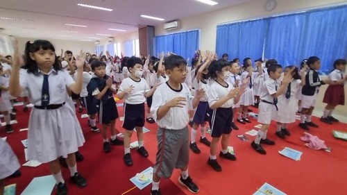 Potret keaktifan siswa siswi SD Tarakanita 5 dalam pelatihan public speaking. Sumber : dokumentasi pribadi. 