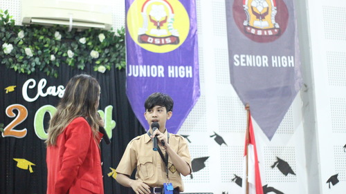 Salah satu sesi workshop public speaking bersama Priska Sahanaya di SMP Makarios. Sumber gambar: Dok. Pribadi