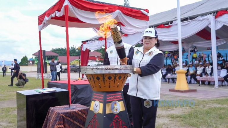 Bupati Karo, Cory Sebayang Sambut dan Lepas Kirab Obor Api PON XXI Aceh-Sumut 2024